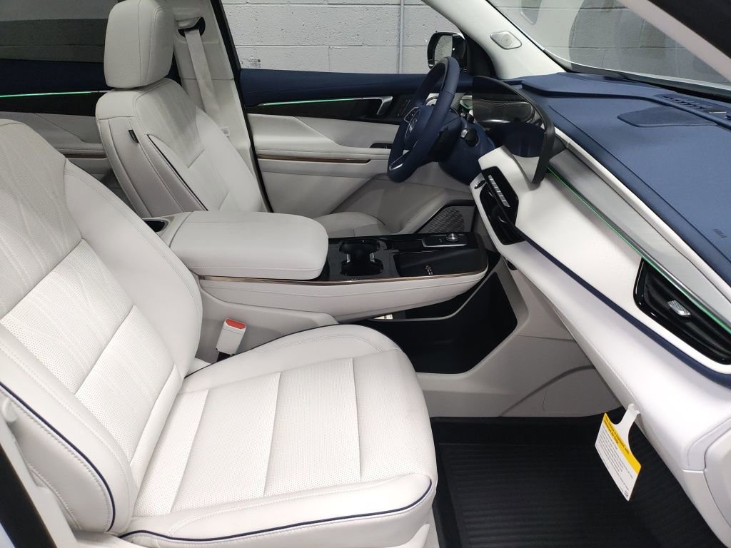 New 2026 Buick Enclave Avenir w/ Super Cruise Package image 7