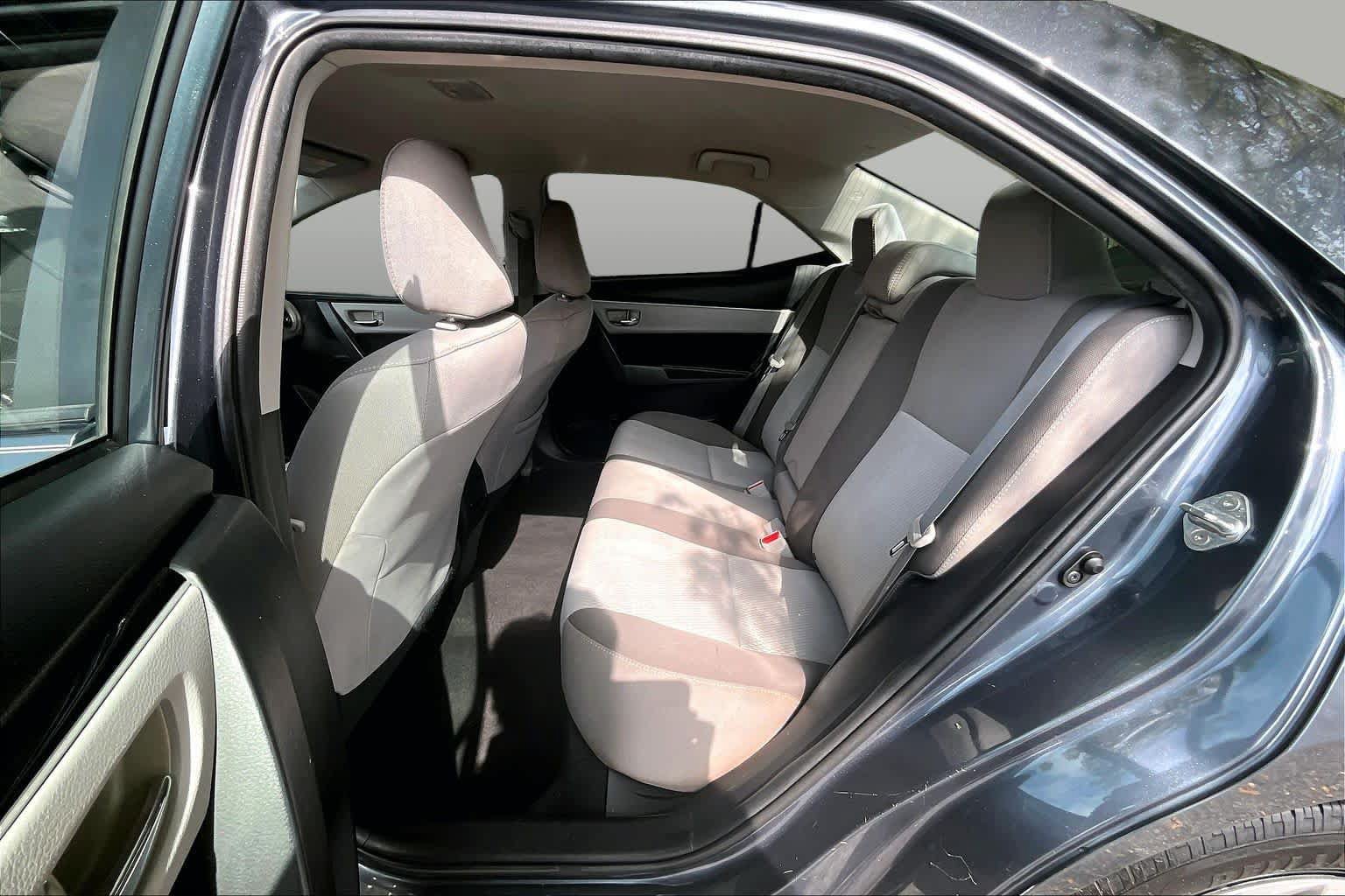 Used 2018 Toyota Corolla LE FWD image 19