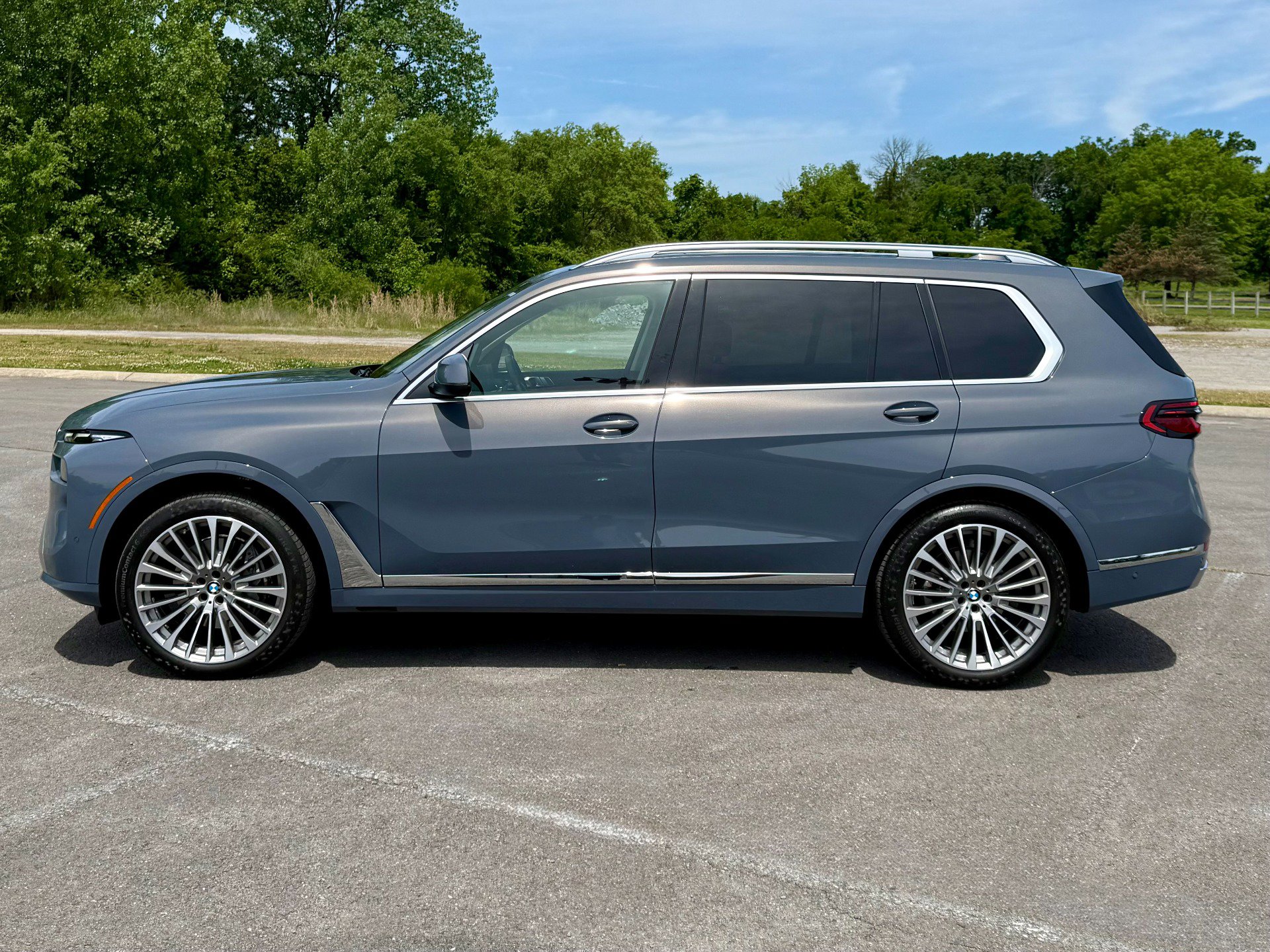 Used 2023 BMW X7 xDrive40i w/ Executive Package AWD/4WD image 8