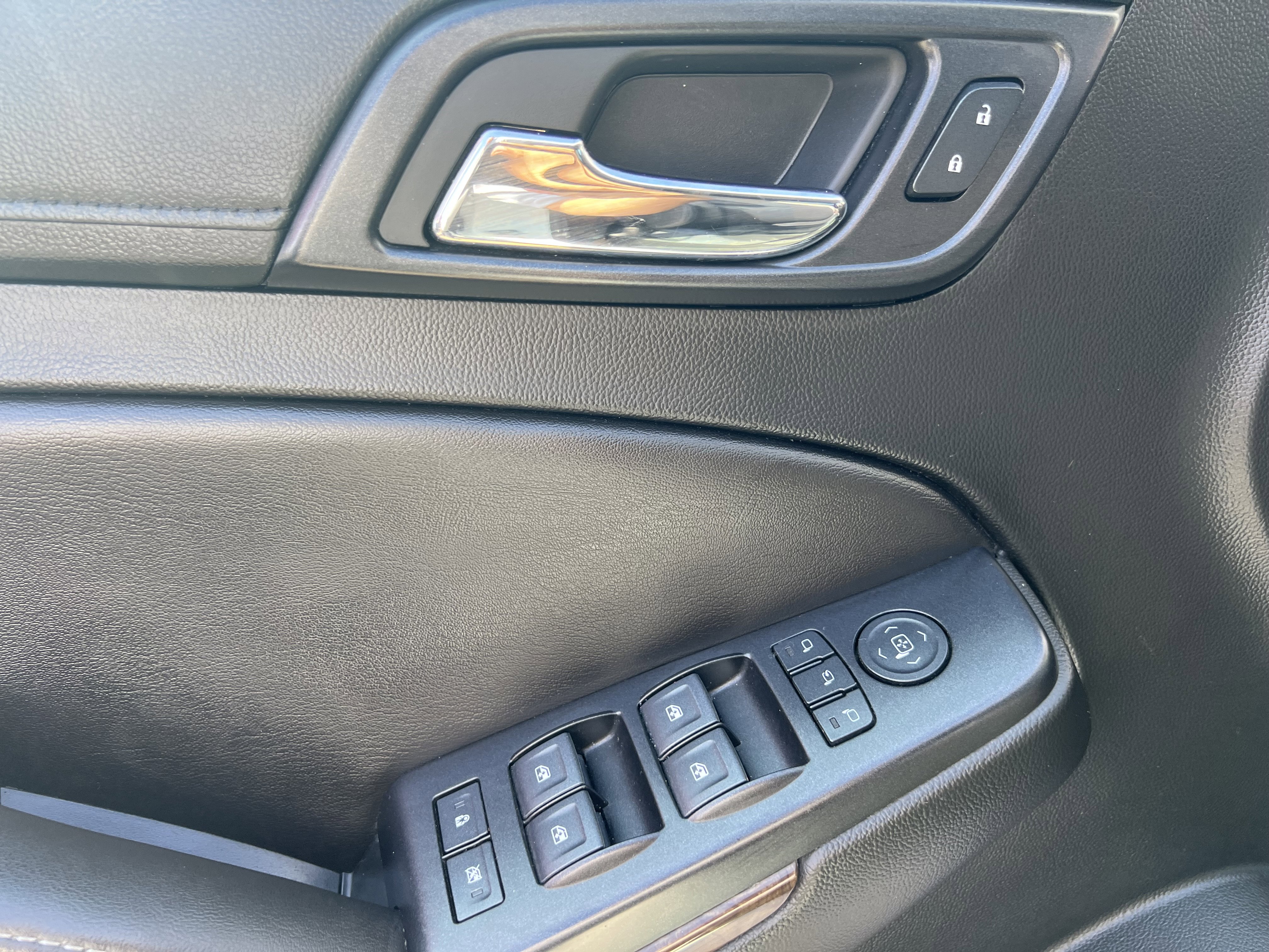 Used 2018 Chevrolet Tahoe LT w/ Luxury Package image 12