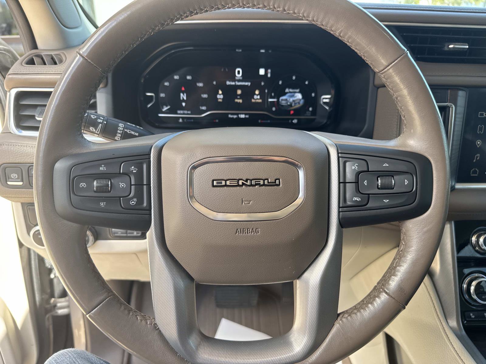Used 2022 GMC Yukon XL Denali w/ Denali Premium Package image 30