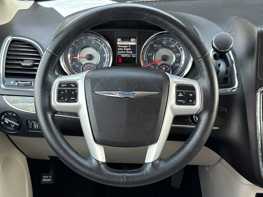 Used 2015 Chrysler Town & Country Touring-L w/ Driver Convenience Group image 14