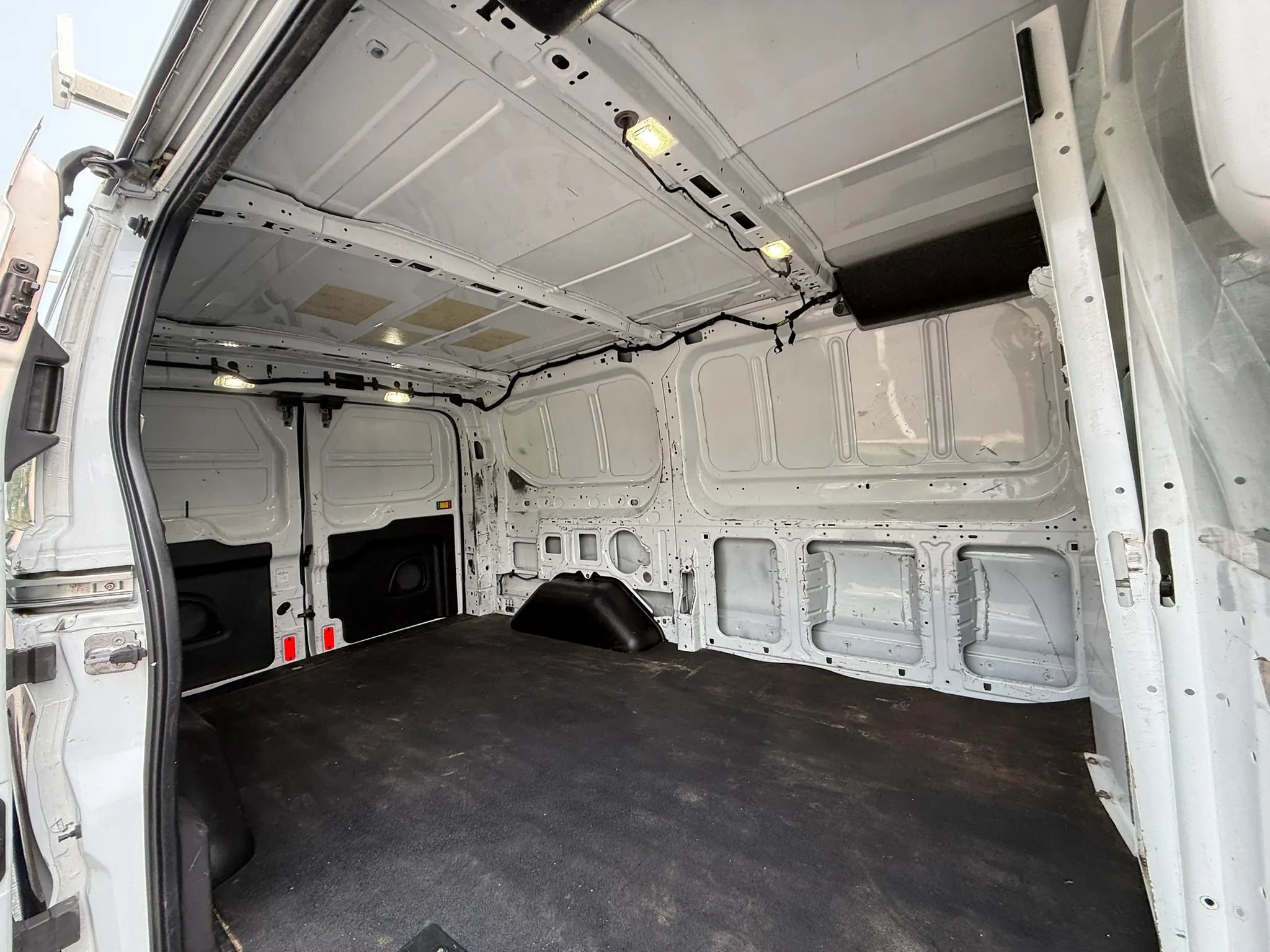 Used 2017 Ford Transit 150 130 Low Roof RWD image 32