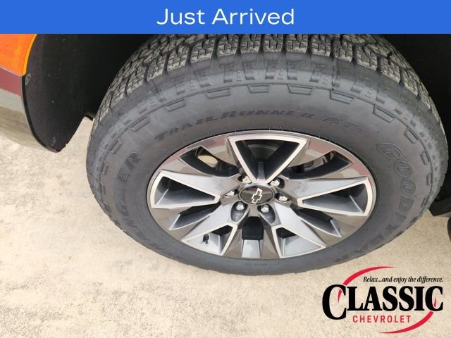 Used 2024 Chevrolet Tahoe Z71 w/ Luxury Package image 15