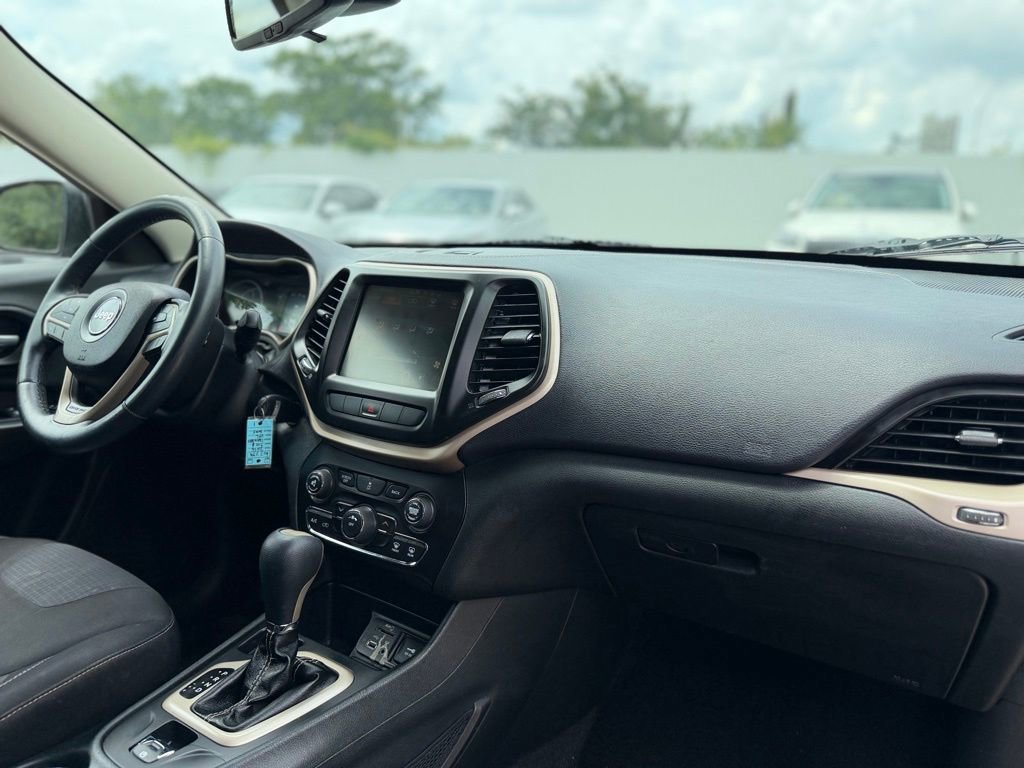 Used 2015 Jeep Cherokee Latitude FWD image 14