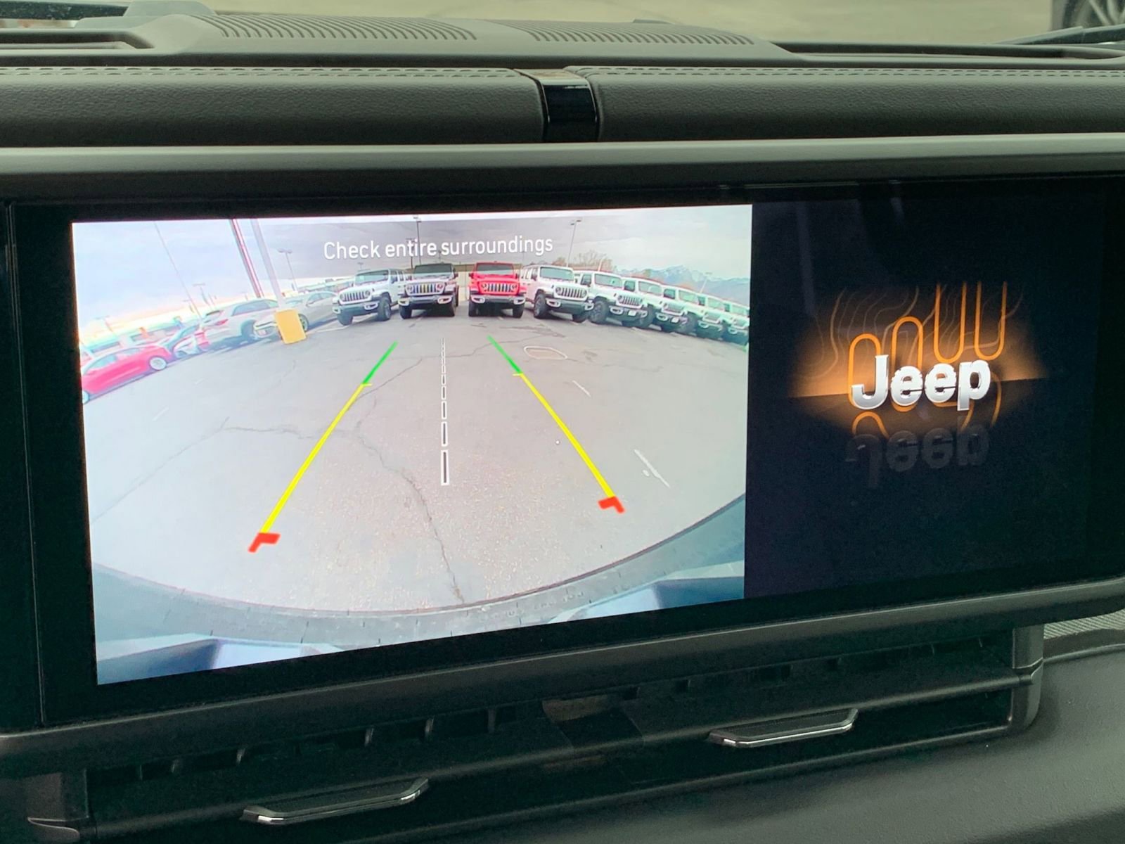 Used 2025 Jeep Wrangler Sahara image 17