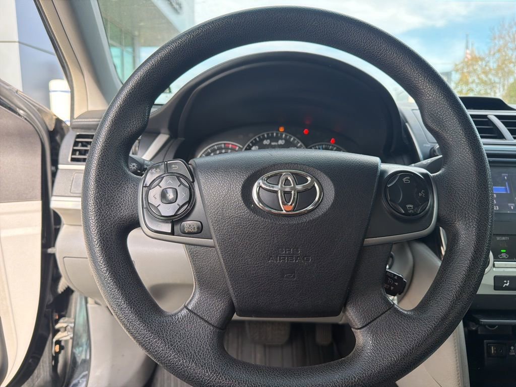 Used 2014 Toyota Camry LE FWD image 34