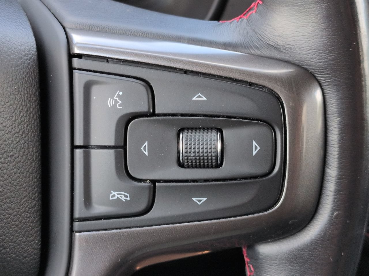 Used 2021 Chevrolet Suburban RST RWD image 27