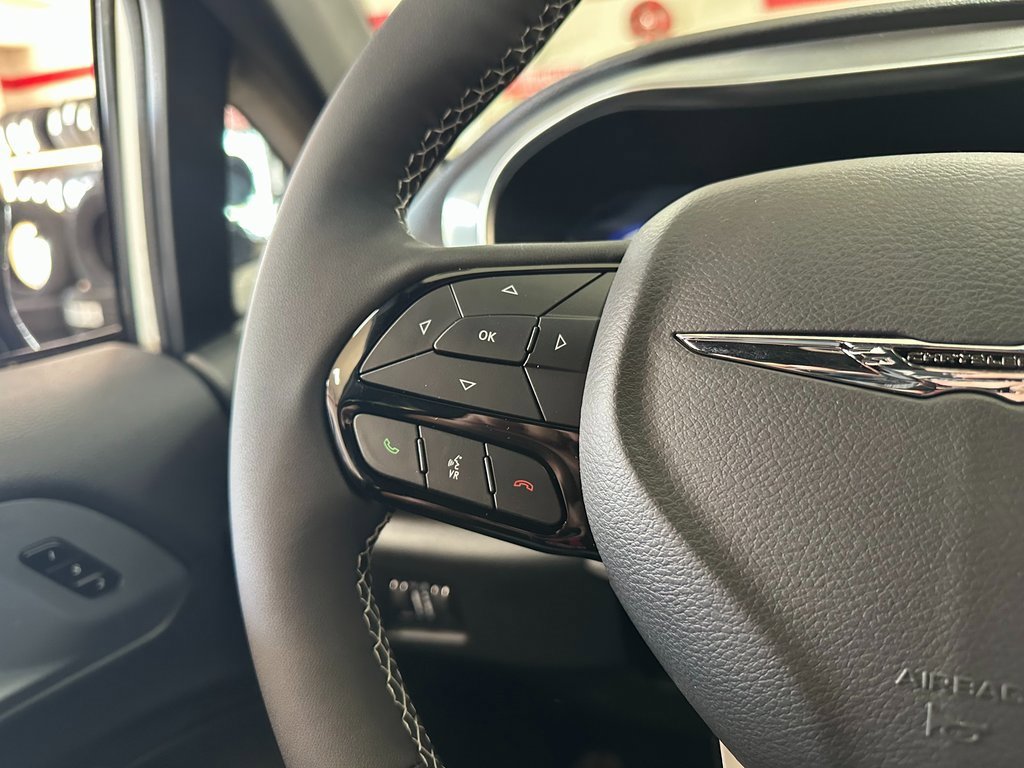 New 2026 Chrysler Pacifica Limited w/ S Appearance Package image 17