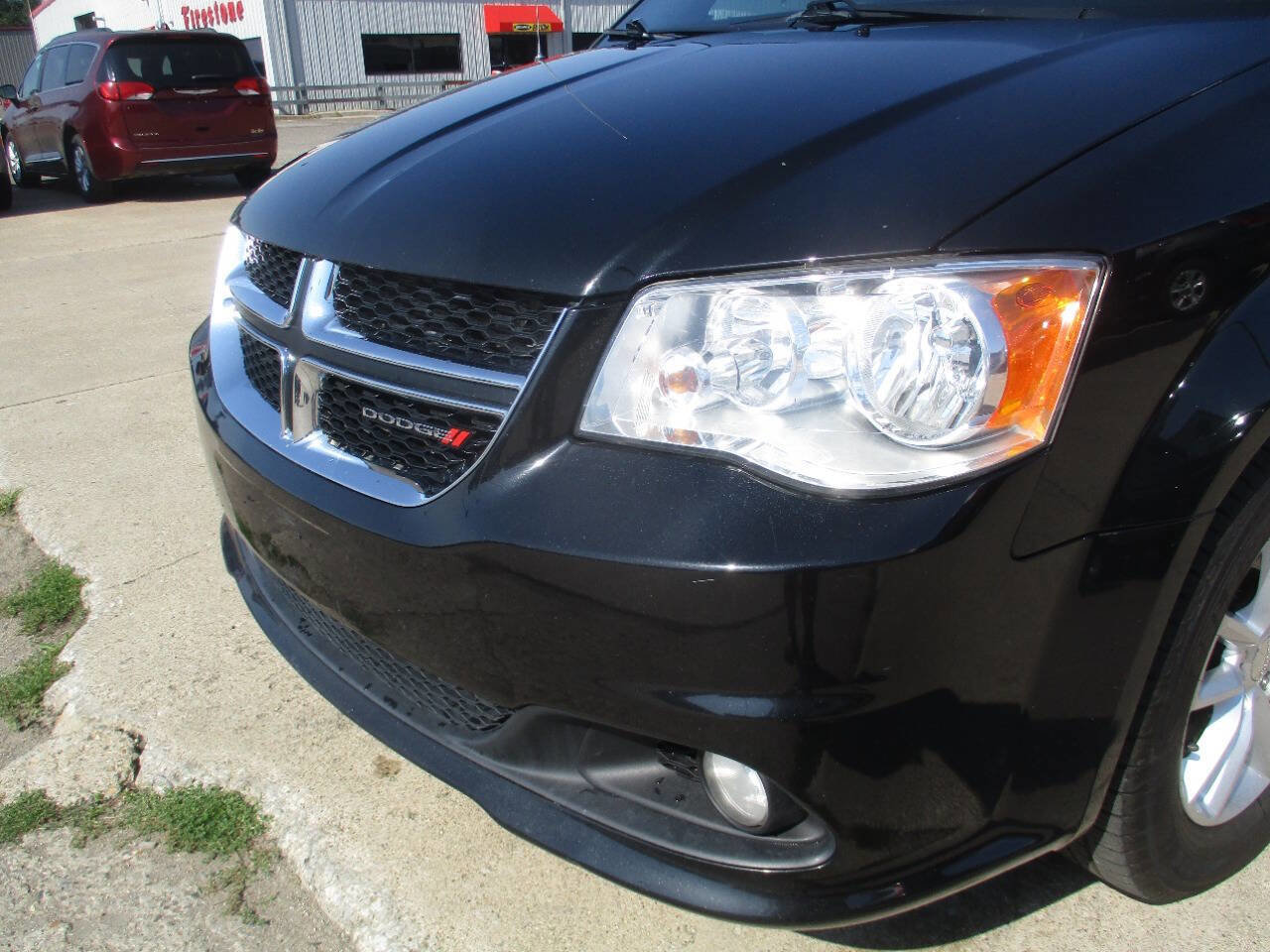 Used 2018 Dodge Grand Caravan SXT image 10