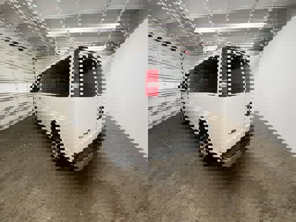 Used 2017 Chevrolet Express 2500 LT w/ LT Preferred Equipment Group image 4