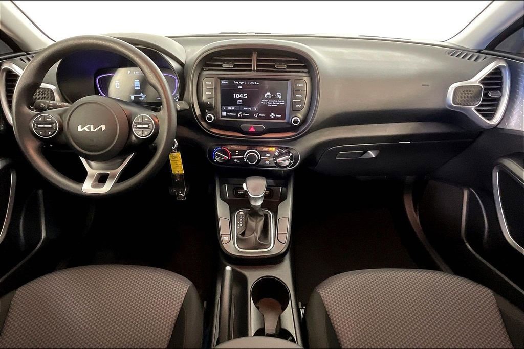 Used 2025 Kia Soul LX image 21