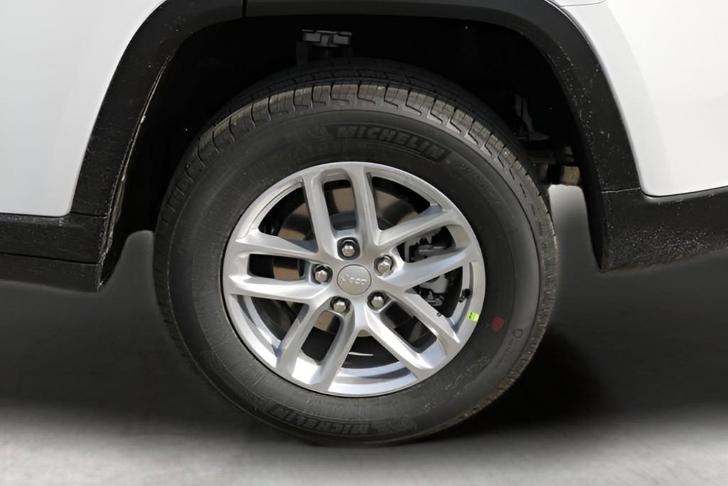 New 2026 Jeep Grand Cherokee Laredo X RWD image 9