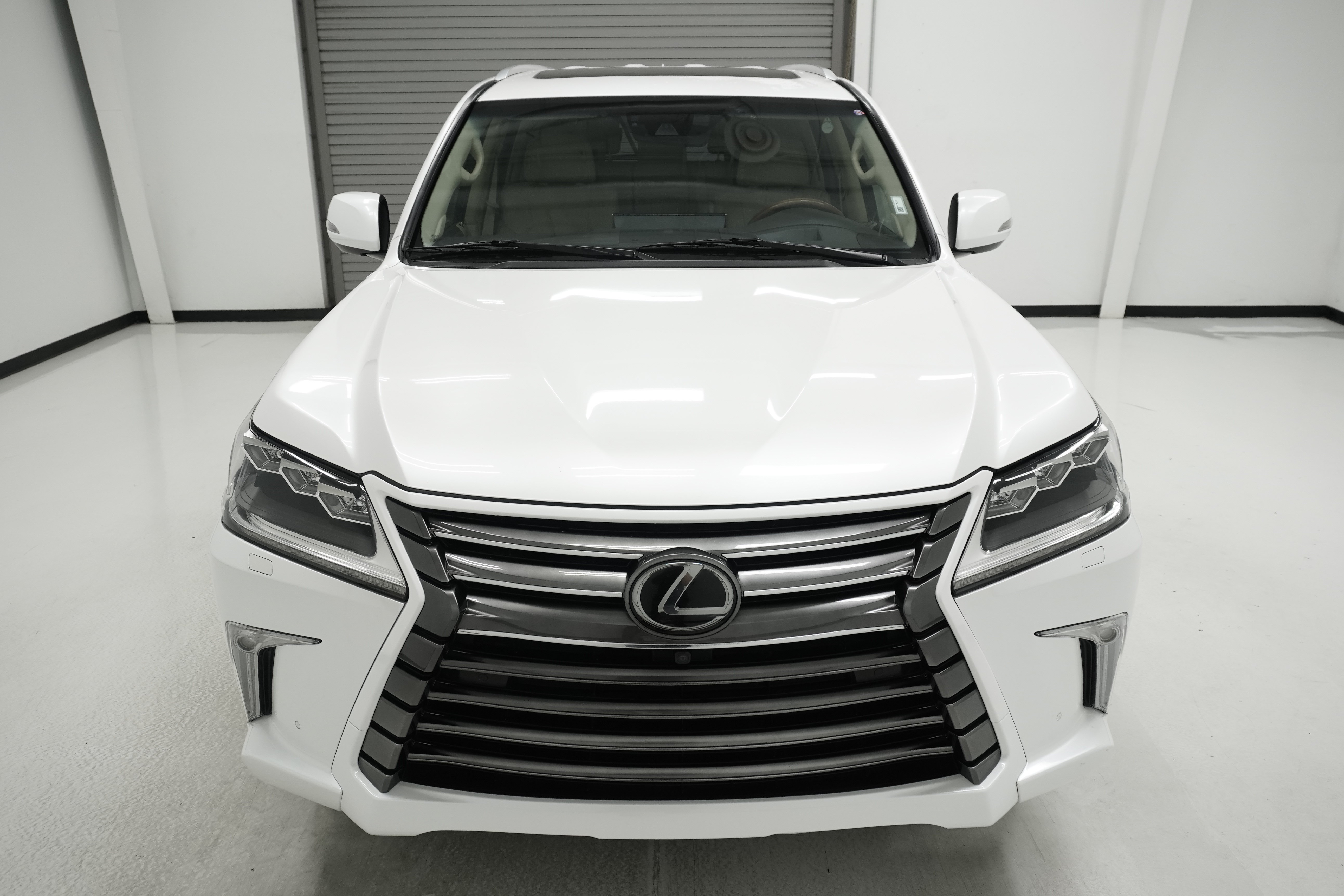 Used 2019 Lexus LX 570 4WD w/ Luxury Package image 2