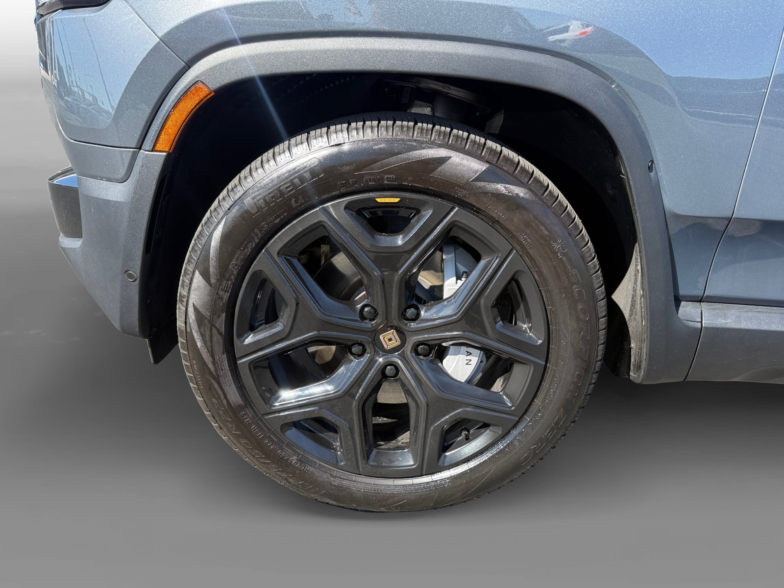Used 2024 Rivian R1S Adventure Dual AWD/4WD image 9