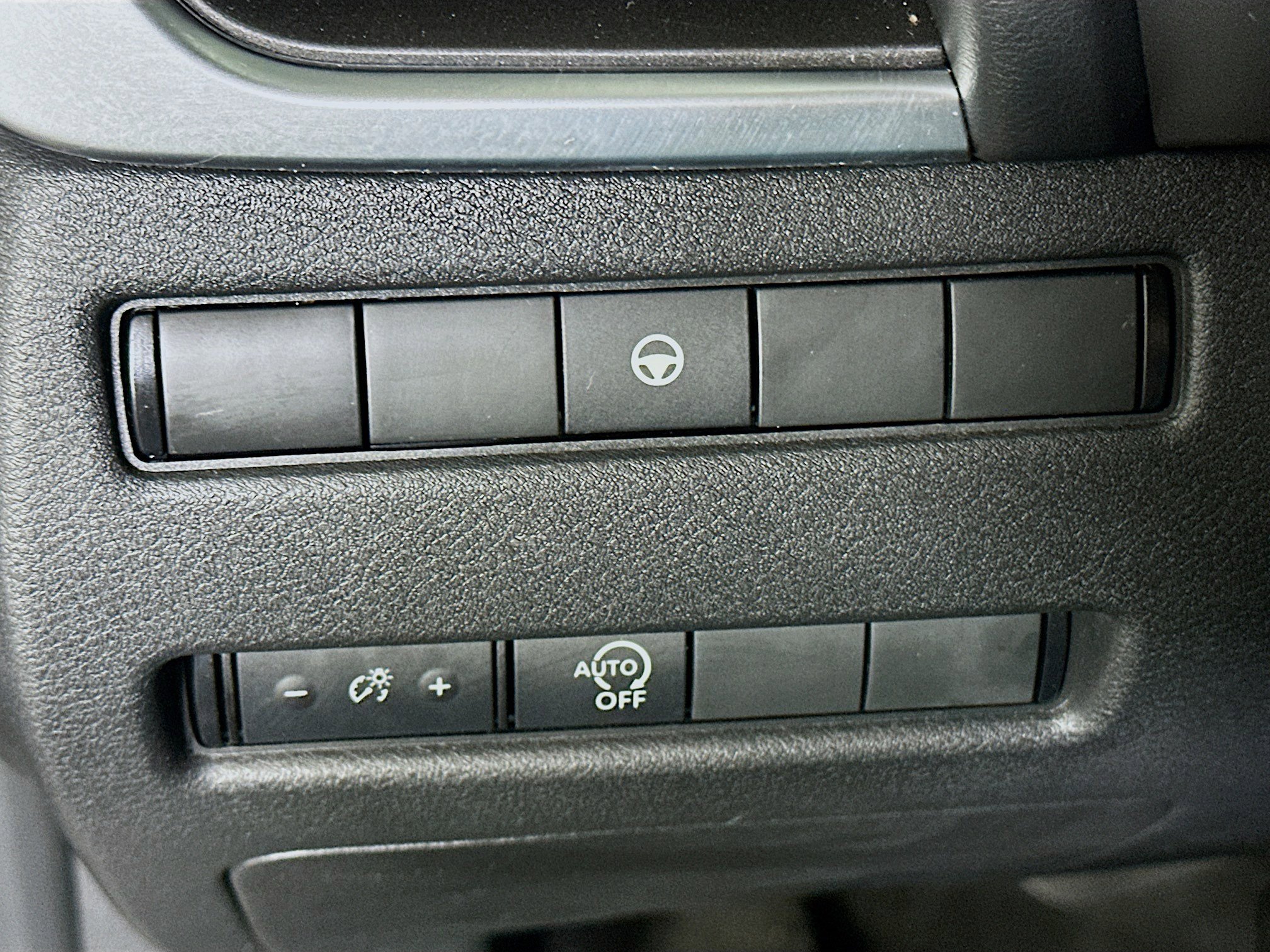 Used 2023 Nissan Rogue SV image 17
