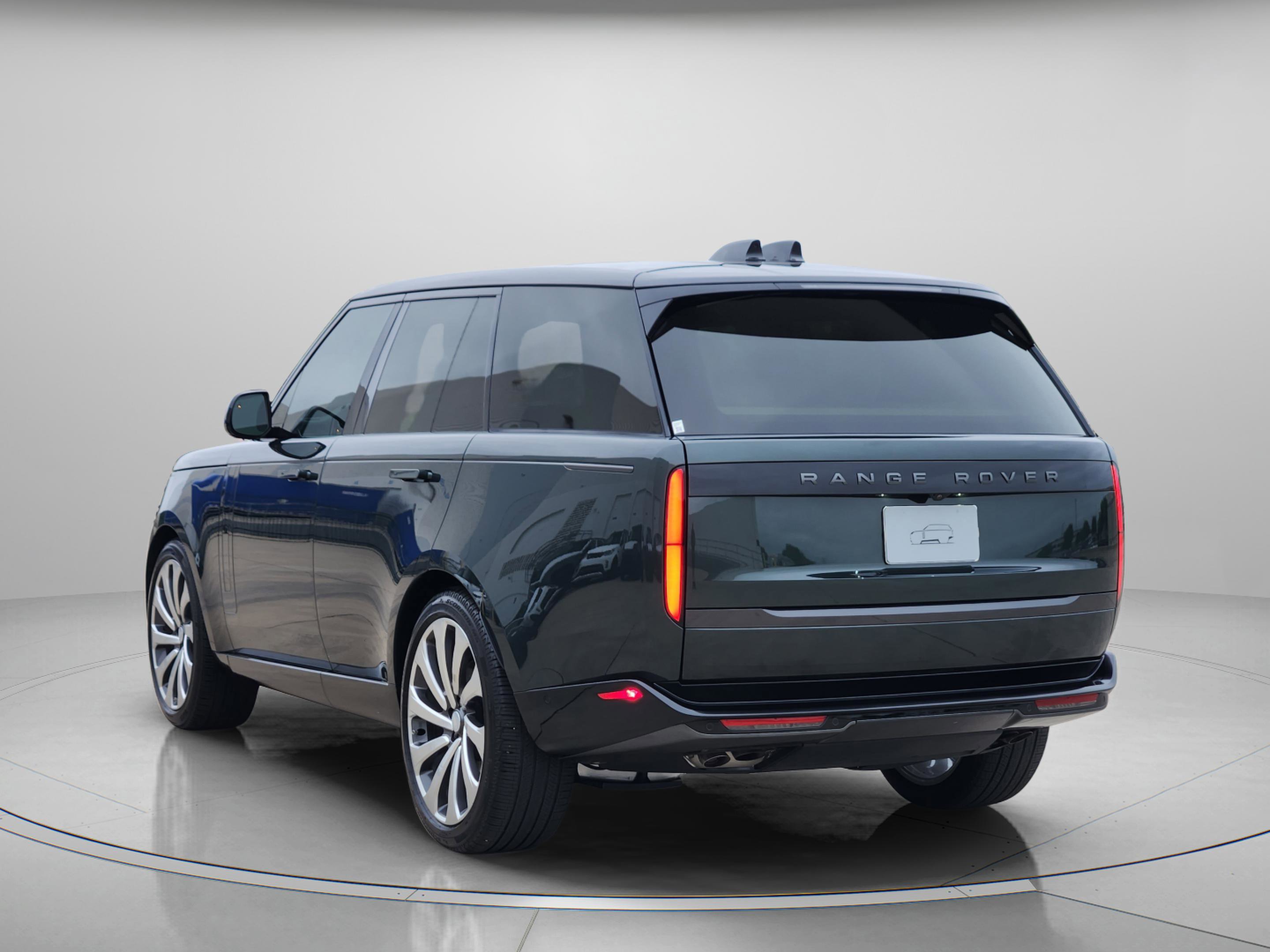 Certified 2025 Land Rover Range Rover SE AWD/4WD image 3