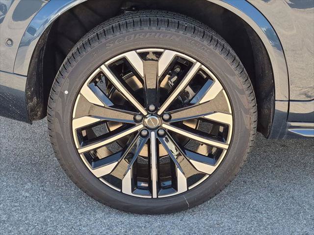 New 2026 Volvo XC90 T8 Plus w/ Protection Package Premier AWD/4WD image 6