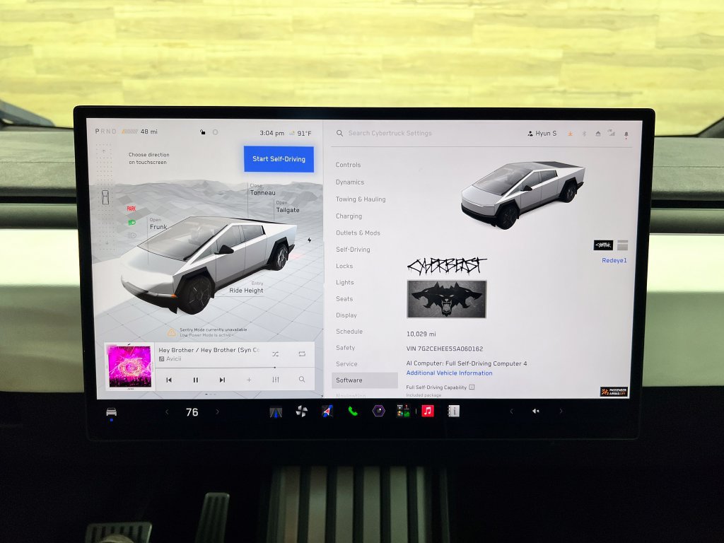 Used 2025 Tesla Cybertruck Cyberbeast AWD/4WD image 4