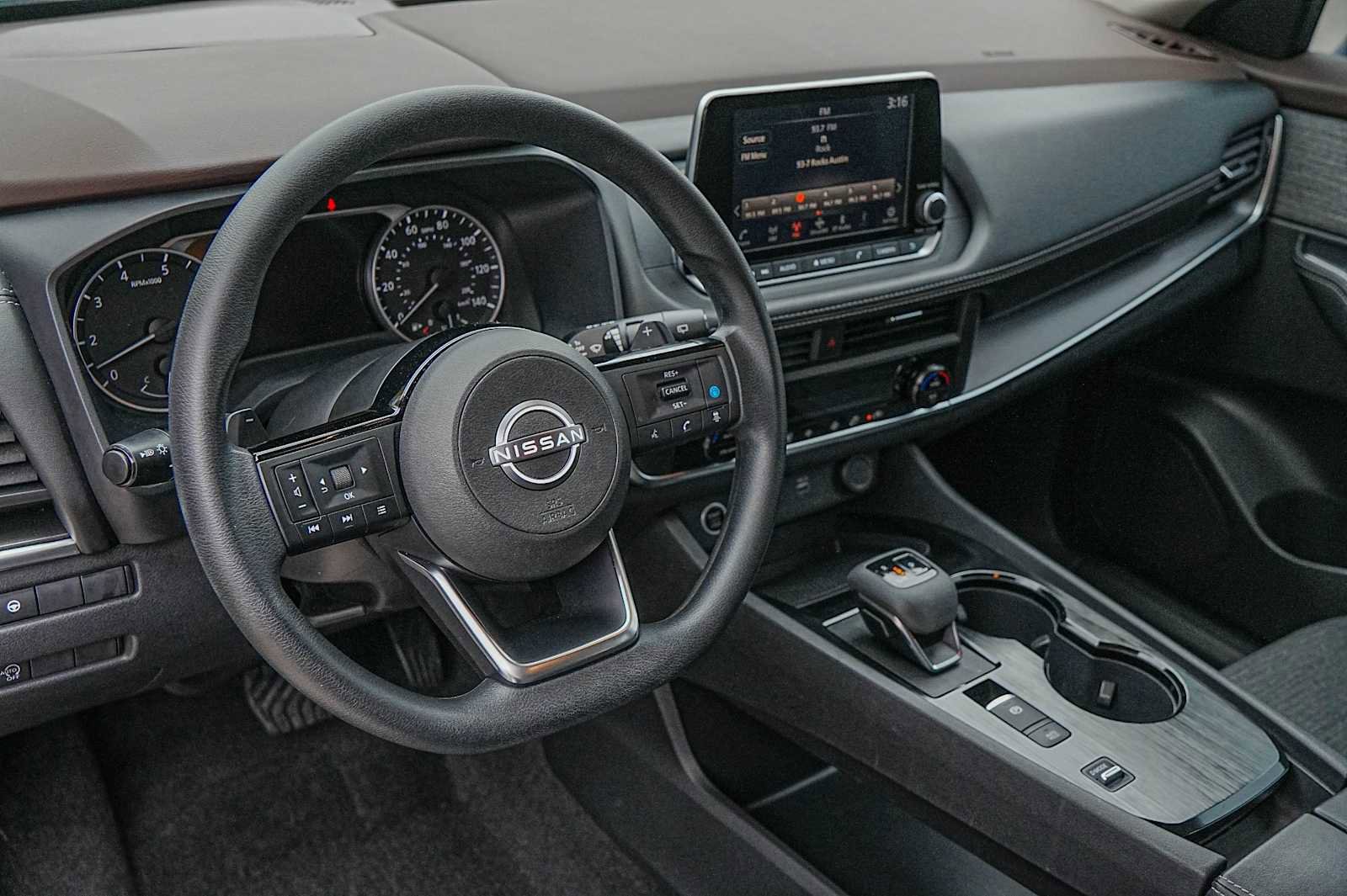 Used 2023 Nissan Rogue SV image 9