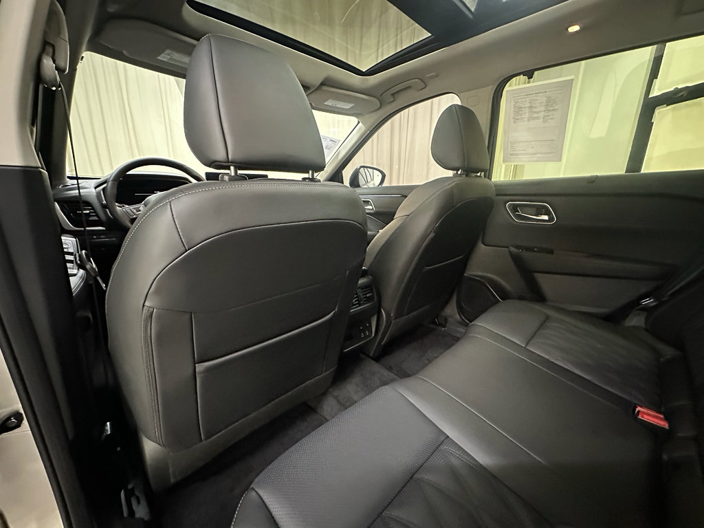 Used 2026 Nissan Rogue Platinum w/ Platinum Premium Package image 21