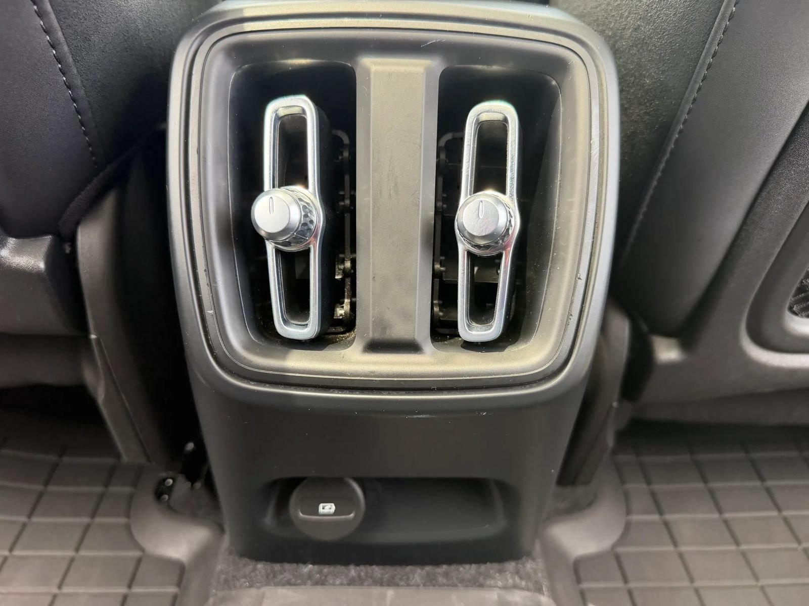 Used 2023 Volvo C40 P8 Recharge Plus w/ Protection Package Premier AWD/4WD image 29