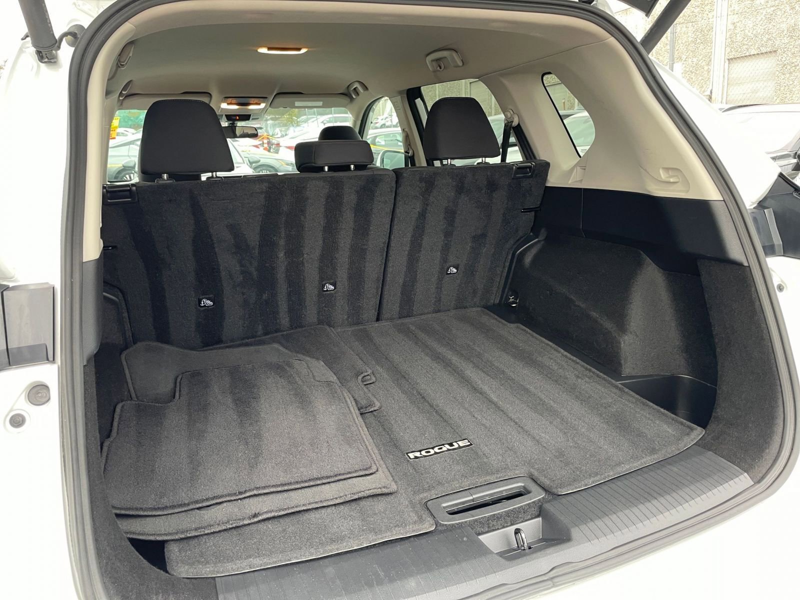 Used 2025 Nissan Rogue SV image 33