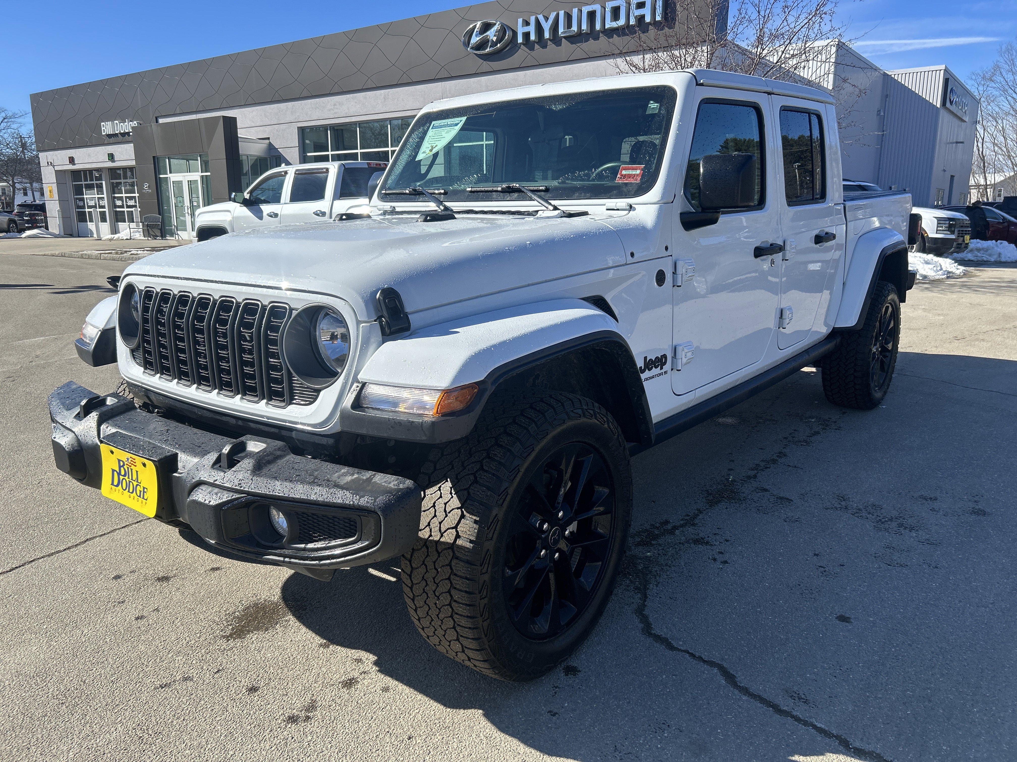 Used 2025 Jeep Gladiator Sport image 1
