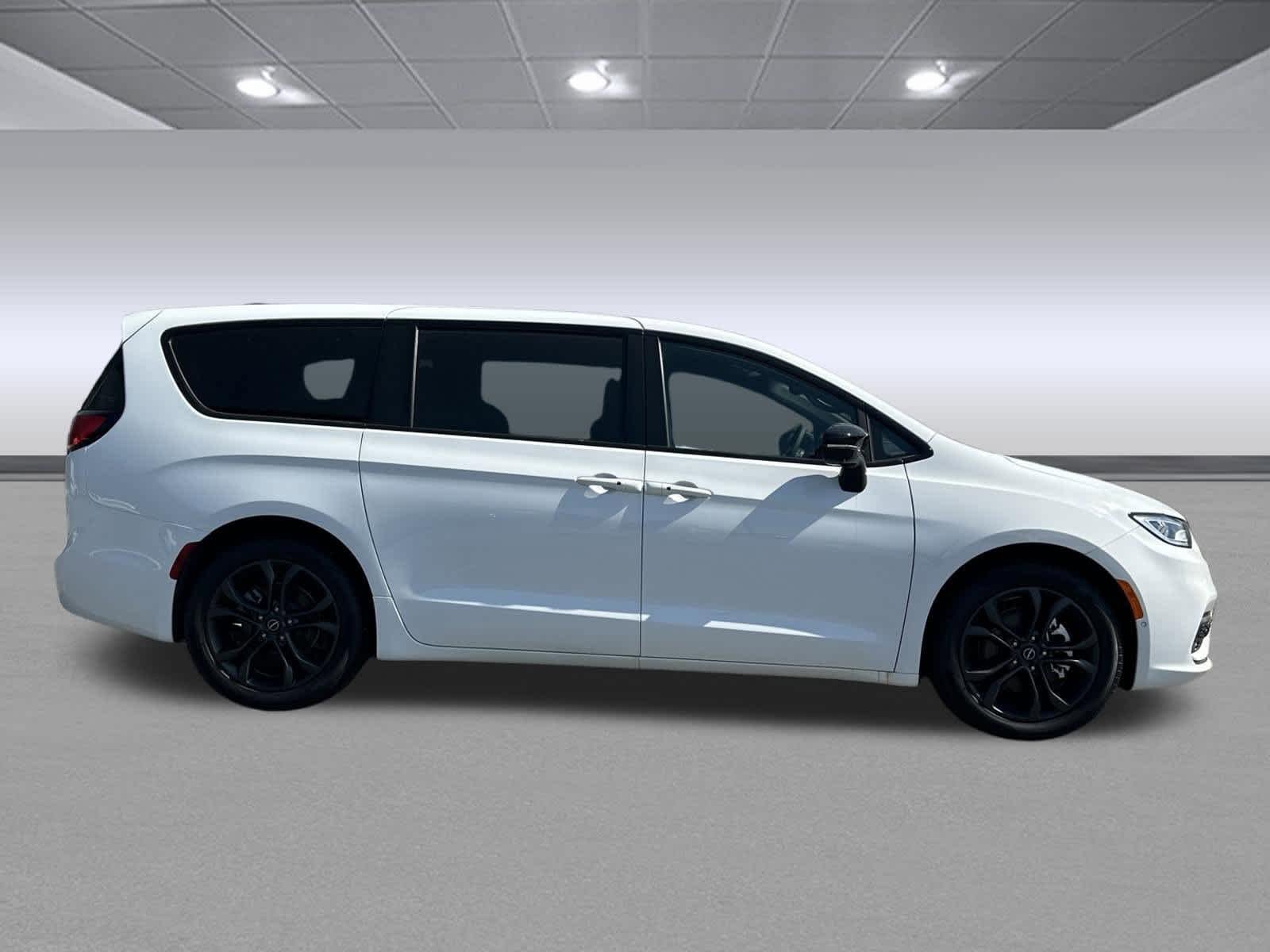 New 2026 Chrysler Pacifica Select FWD image 6