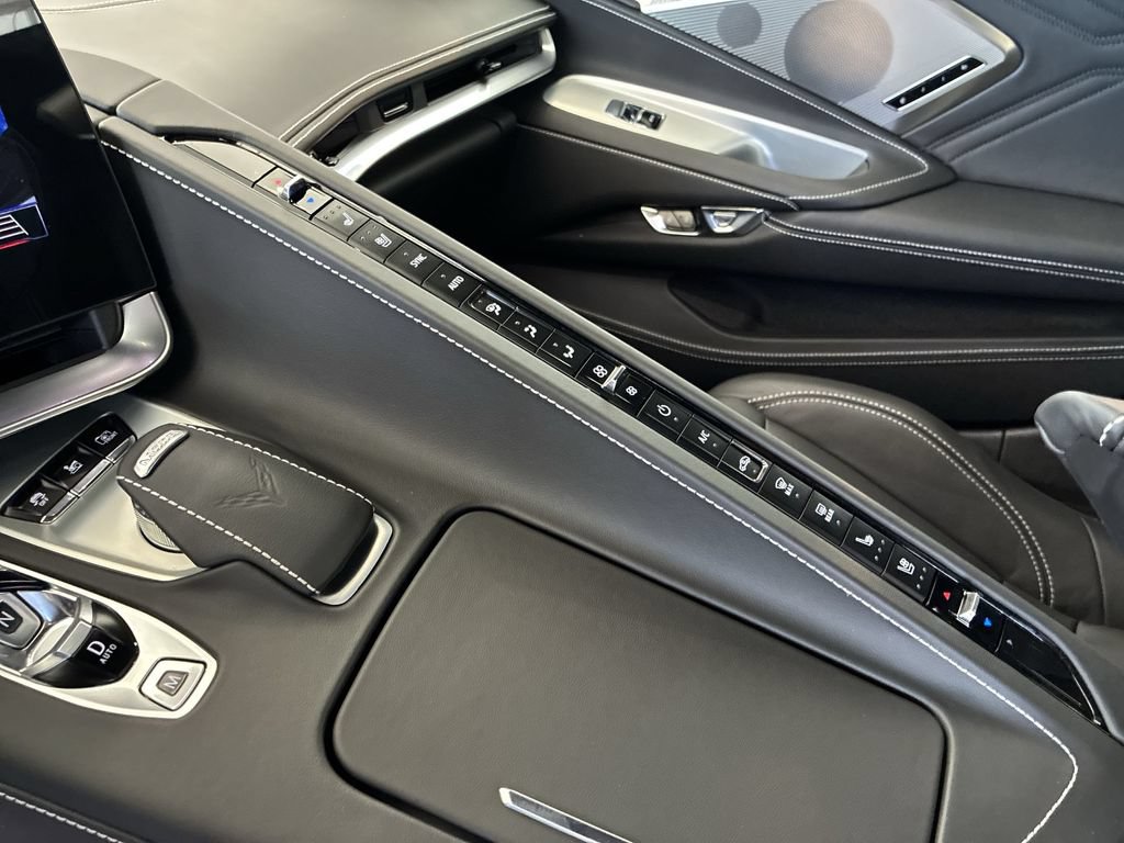 Used 2025 Chevrolet Corvette Z06 RWD image 17