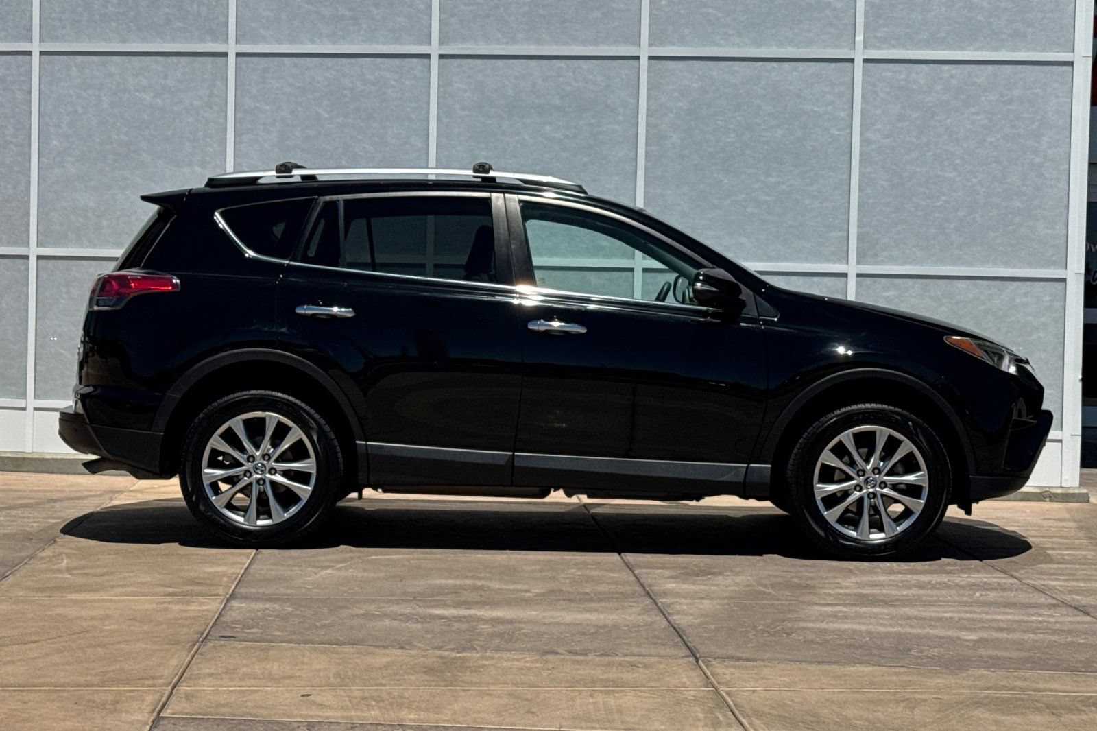 Certified 2017 Toyota RAV4 Limited w/ Advanced Technology Package AWD/4WD video 3