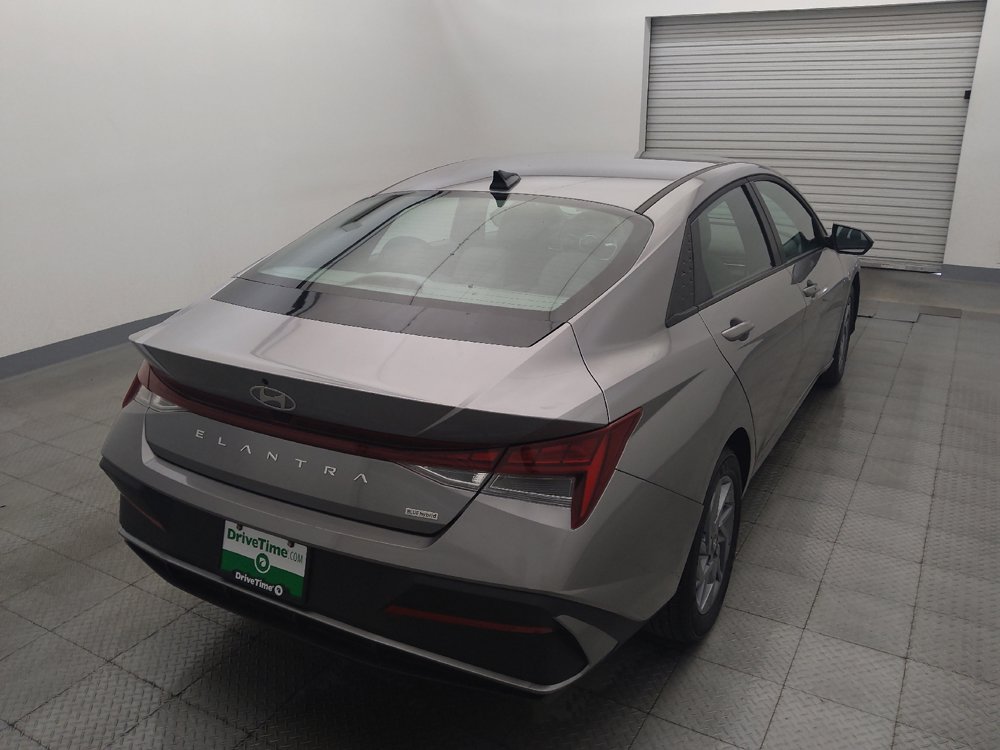 Used 2025 Hyundai Elantra Hybrid FWD image 7