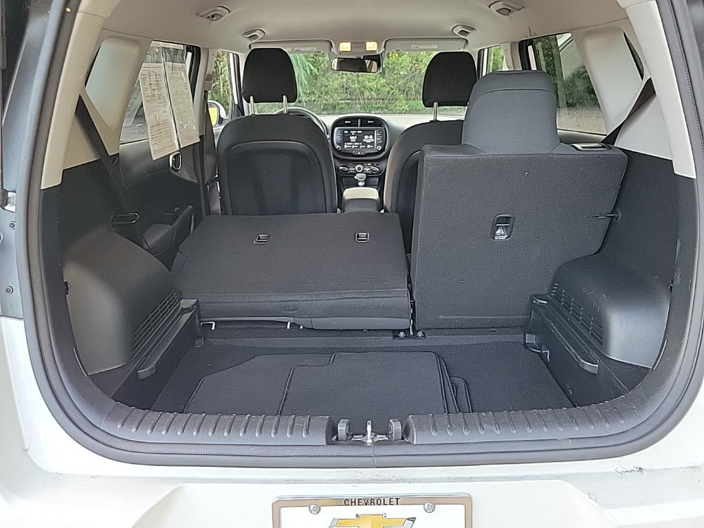 Used 2025 Kia Soul LX w/ LX Technology Package FWD image 33