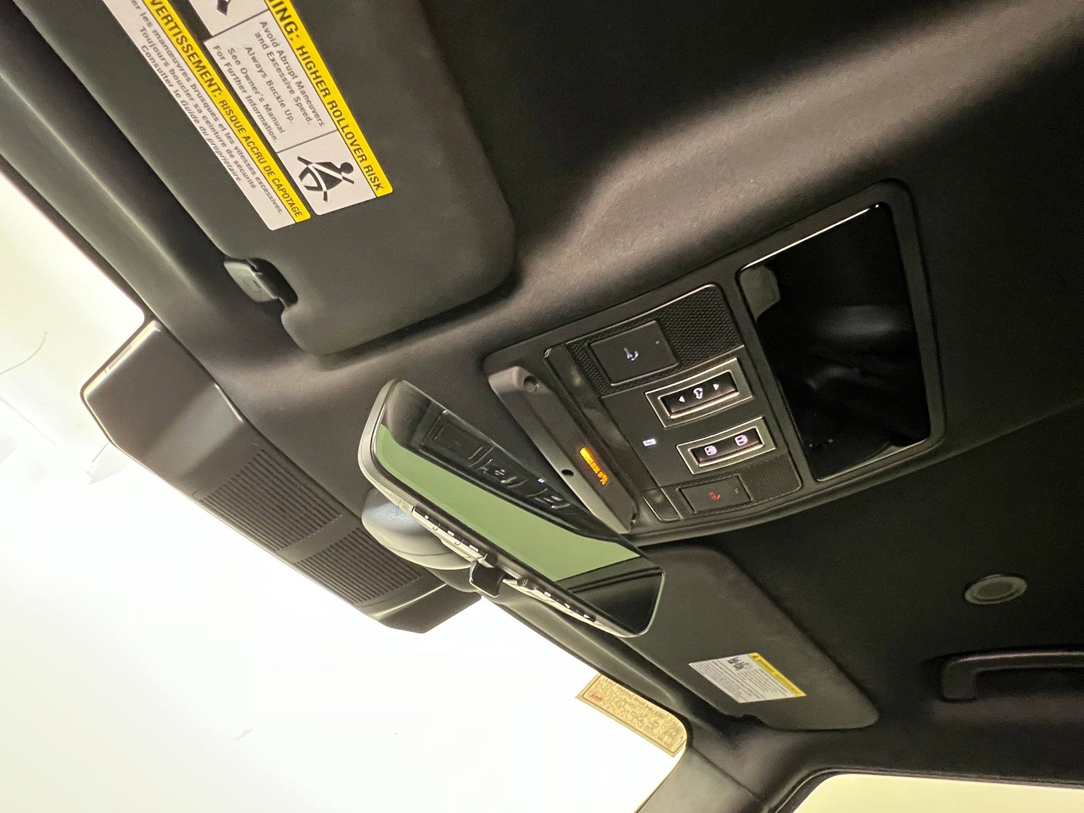 Used 2024 Land Rover Defender 130 X-Dynamic SE image 17