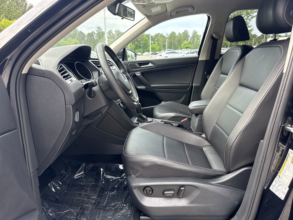 Used 2021 Volkswagen Tiguan SE FWD image 12