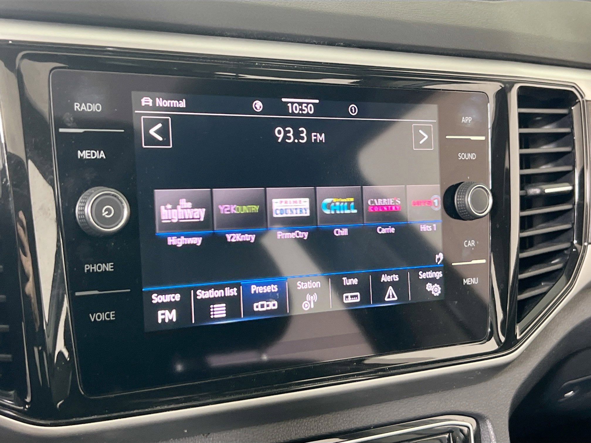 Used 2022 Volkswagen Atlas SE image 14