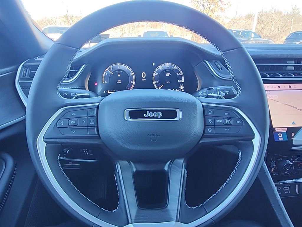 New 2025 Jeep Grand Cherokee L Limited w/ Black Appearance Package AWD/4WD image 33