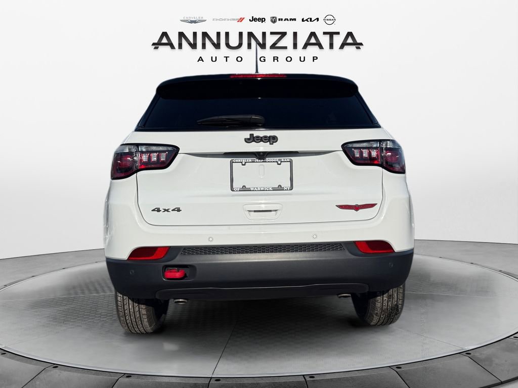 Used 2024 Jeep Compass Trailhawk image 4