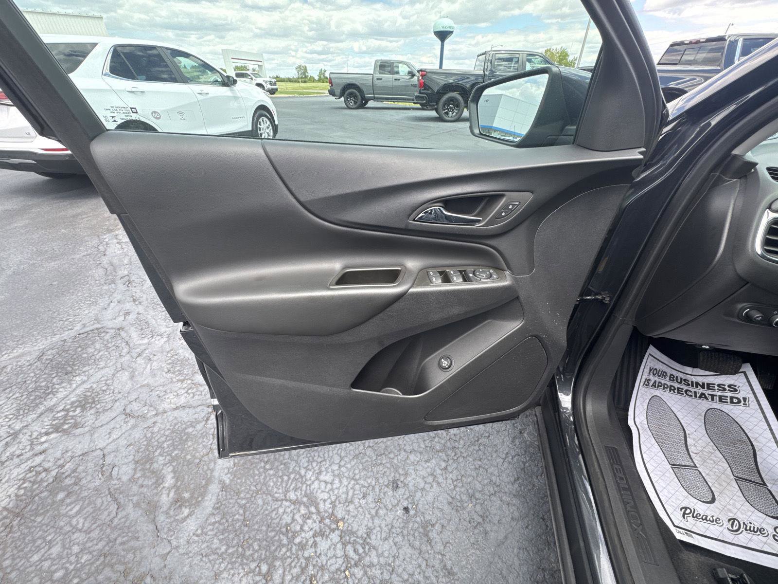 Used 2023 Chevrolet Equinox LT FWD image 9