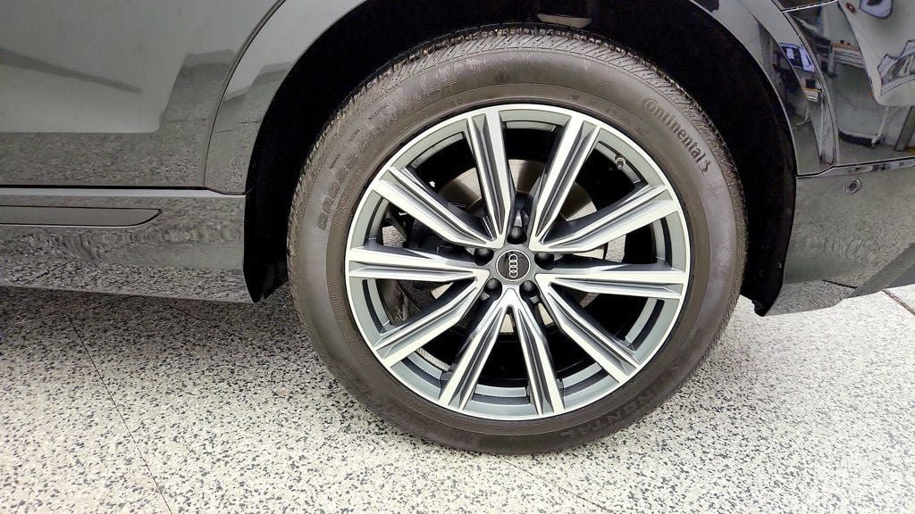 Used 2023 Audi SQ8 Prestige AWD/4WD image 9
