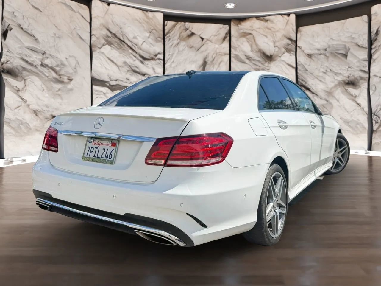 Used 2015 Mercedes-Benz E 400 Sedan w/ Lighting Package image 5
