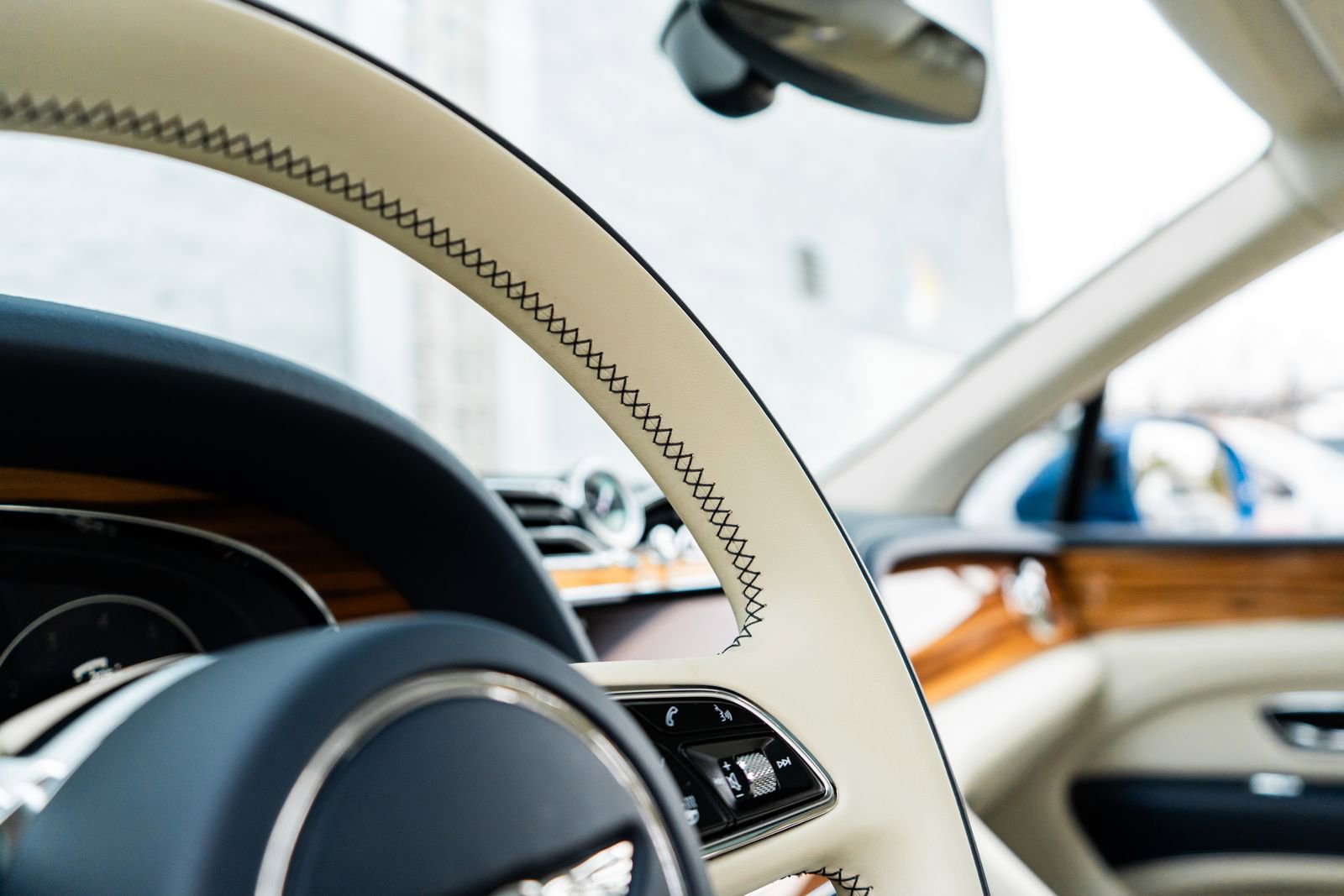 Used 2022 Bentley Bentayga image 33