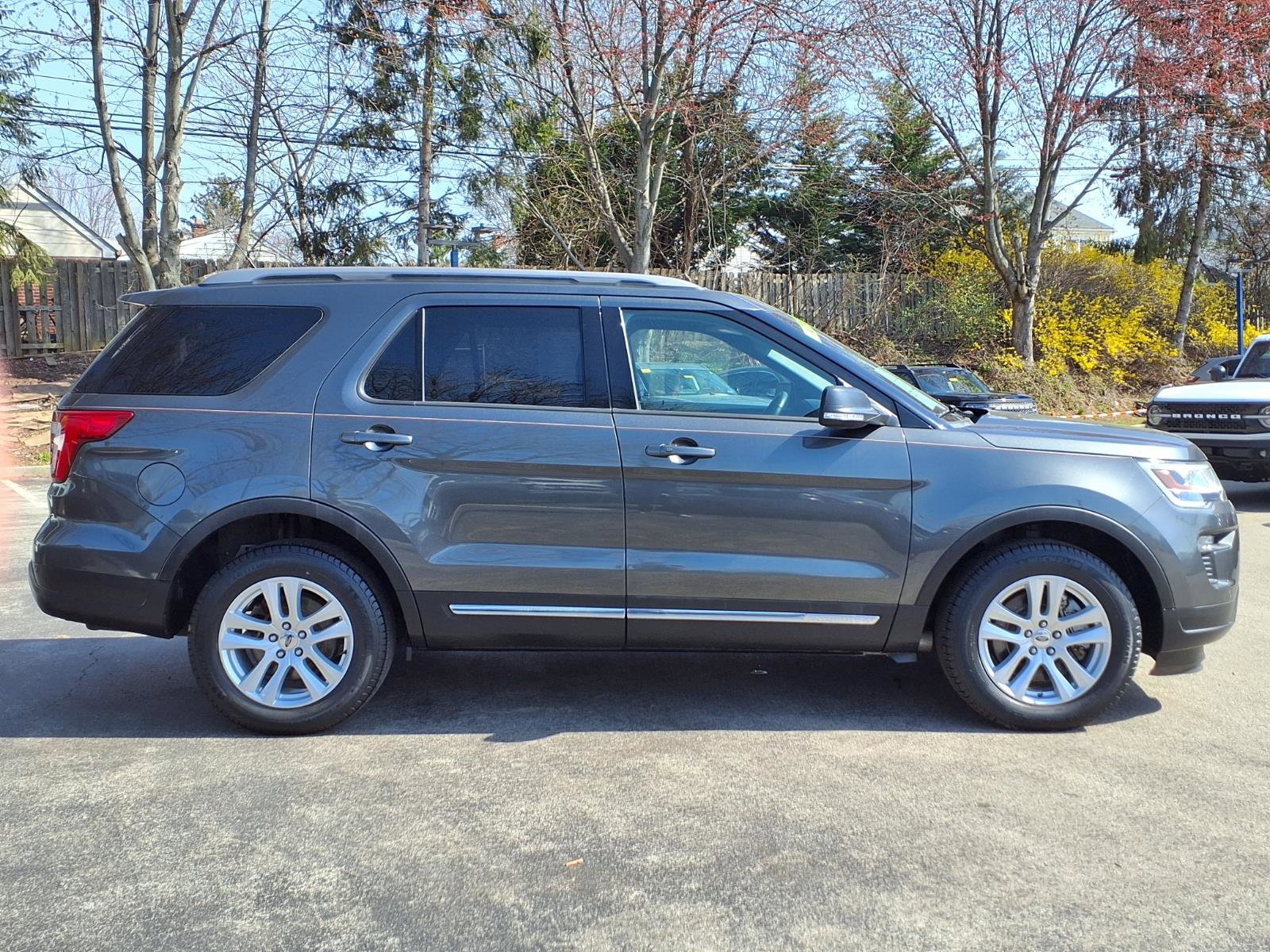 Certified 2019 Ford Explorer XLT w/ Equipment Group 202A image 3