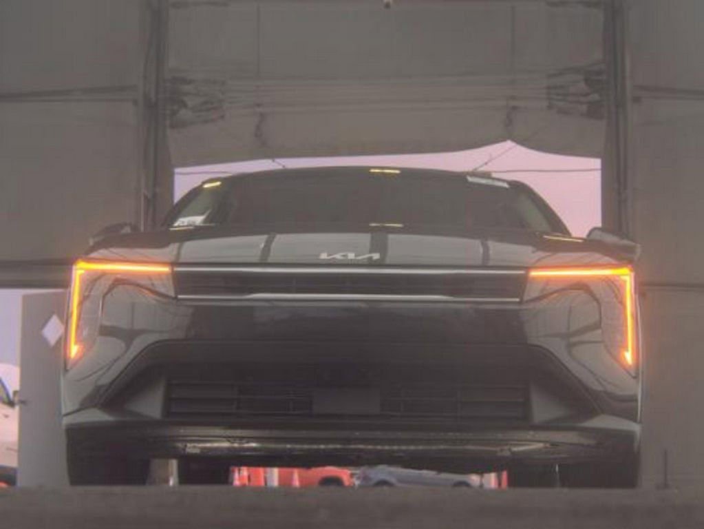 Used 2025 Kia K4 LXS image 3