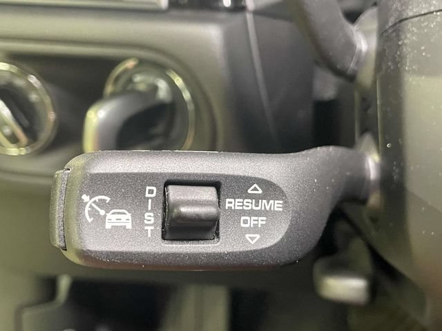 Certified 2023 Porsche Macan Turbo AWD/4WD image 42