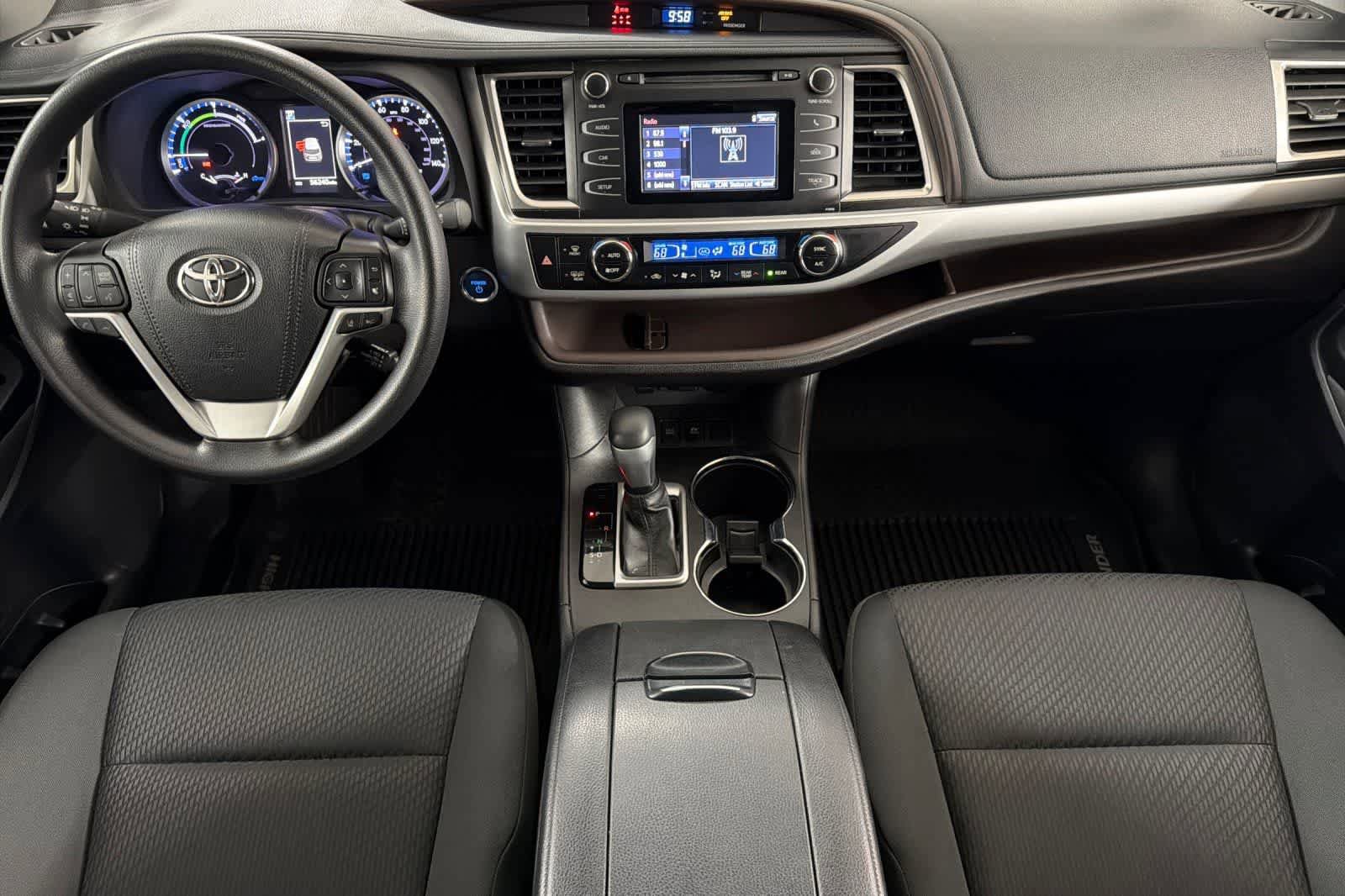 Used 2019 Toyota Highlander LE AWD/4WD image 3