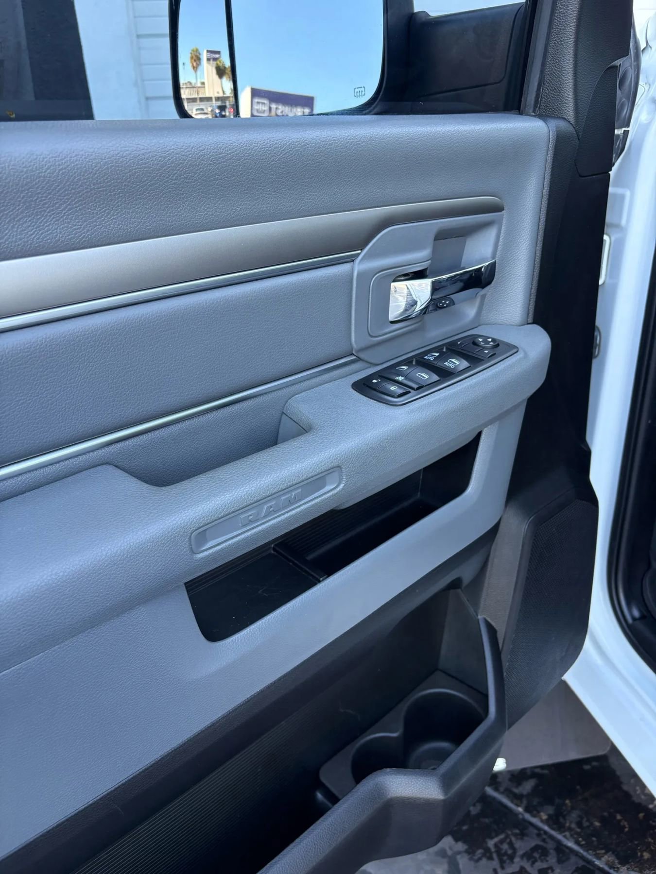 Used 2018 RAM 2500 SLT image 12