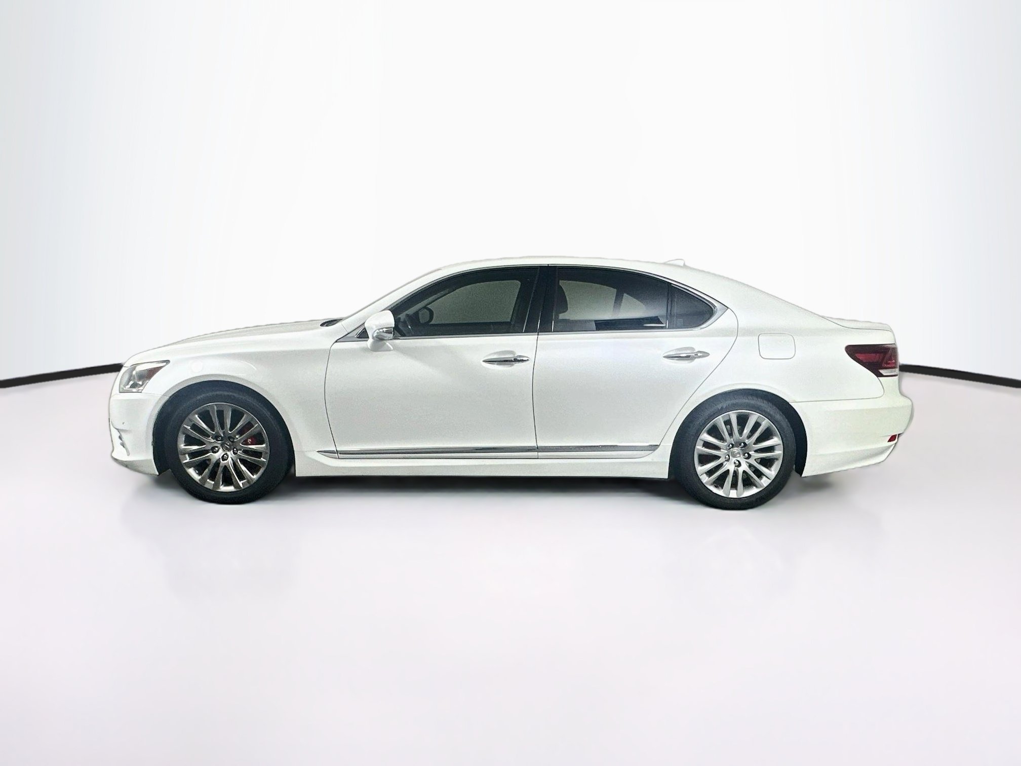 Used 2014 Lexus LS 460 w/ Comfort Package RWD image 4
