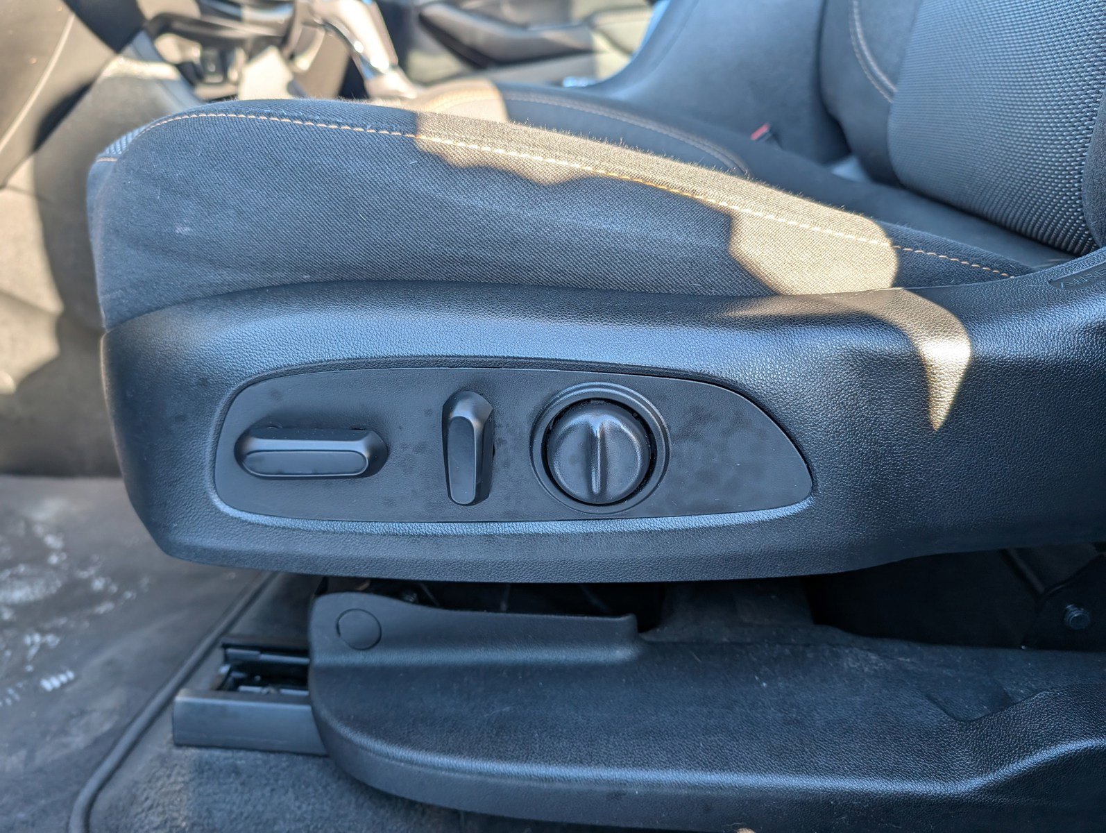 Used 2020 Chevrolet Traverse LT w/ Driver Confidence II Package image 19