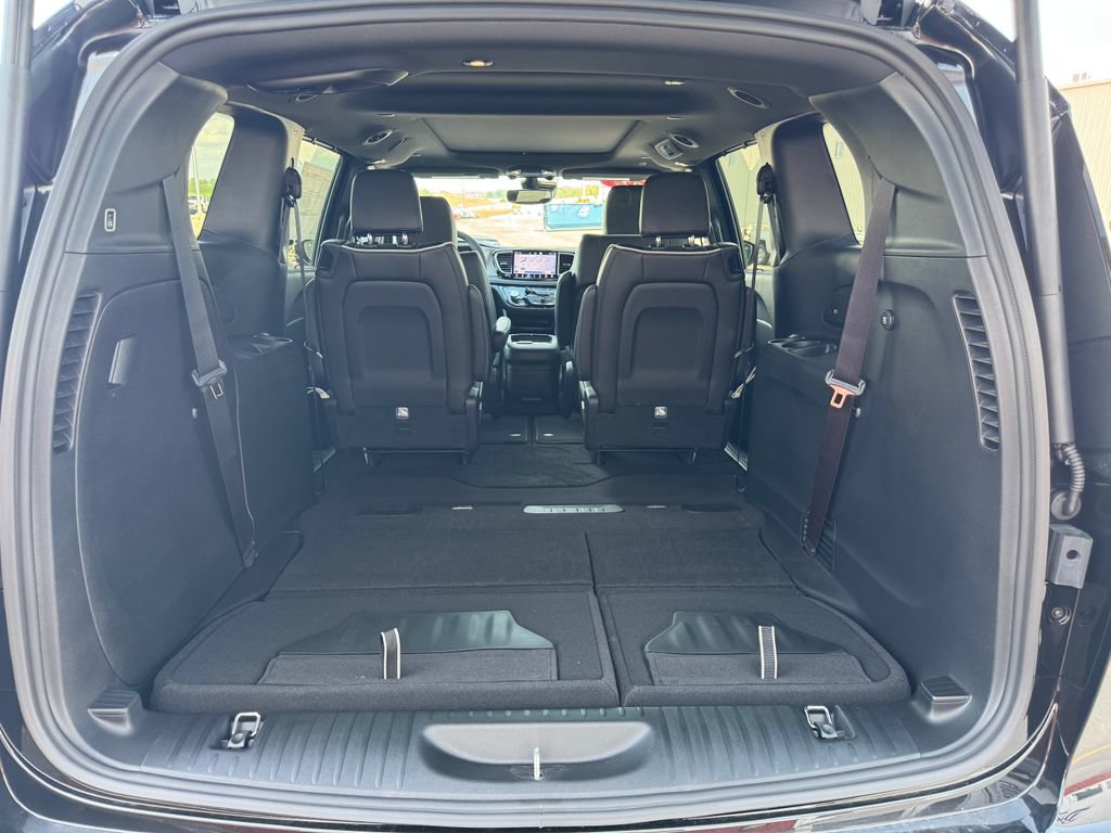 New 2027 Chrysler Pacifica Limited AWD/4WD image 10